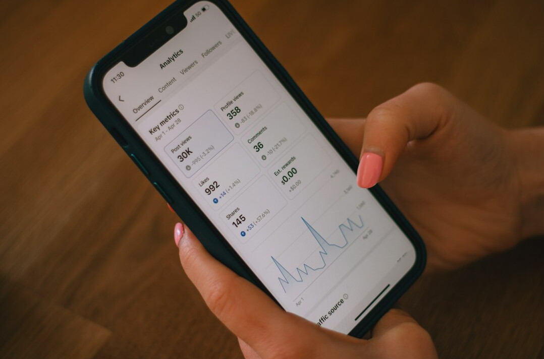 person using budgeting app
